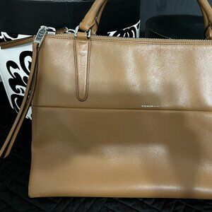 NWT Coach the Borough Bag in Retro Glove Camel